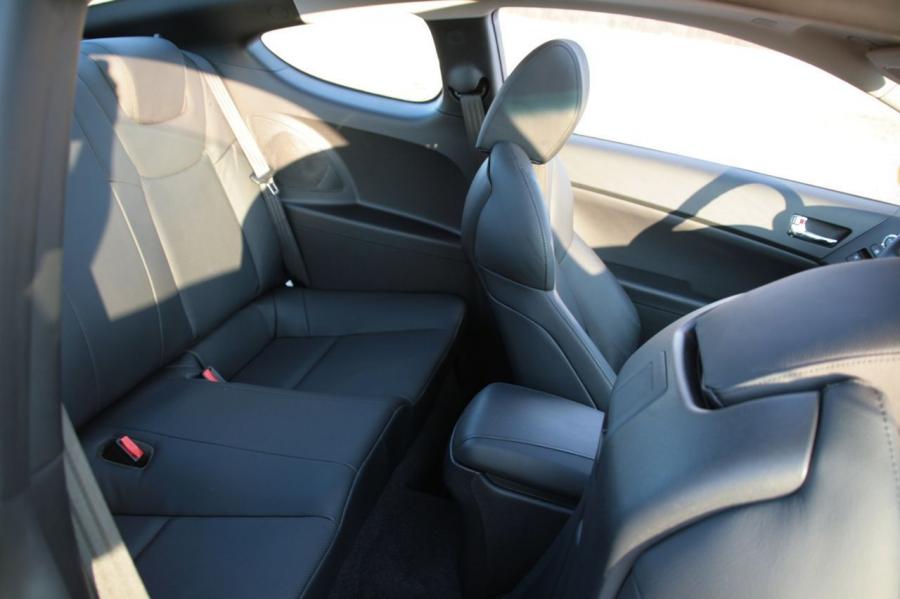  Hyundai Genesis Coupe 3.8 Track 2009 года  (фото 11 из 28)